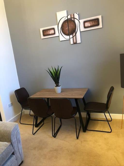 Fusilier Apartment Wrexham City Bagian luar foto